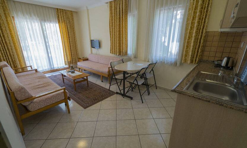 Arya Hotel