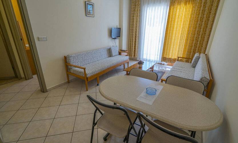 Arya Hotel