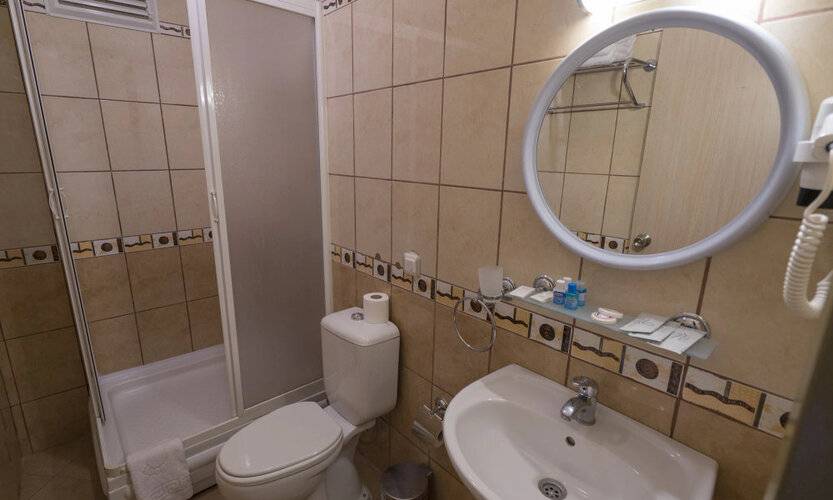 Arya Hotel