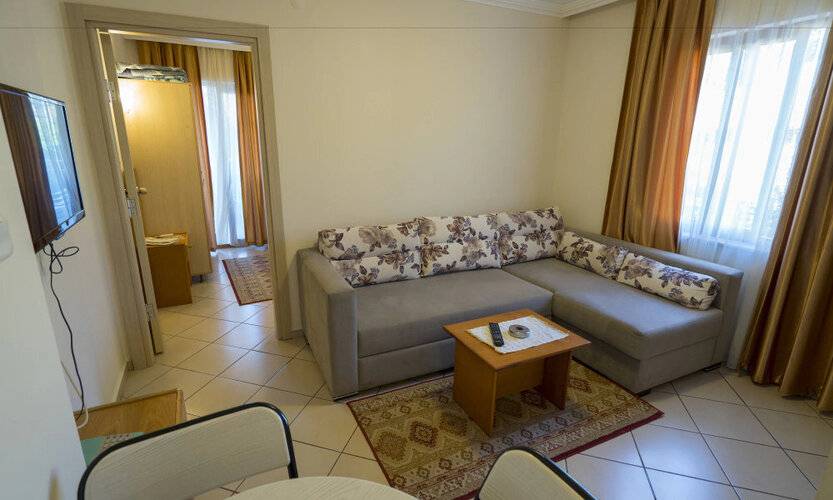 Arya Hotel