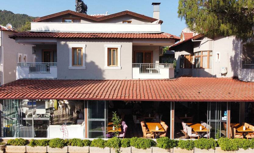 Arya Hotel
