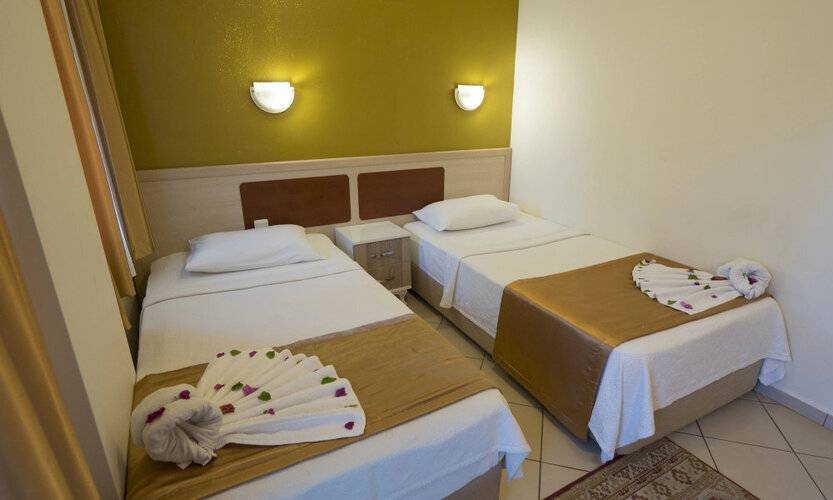 Arya Hotel