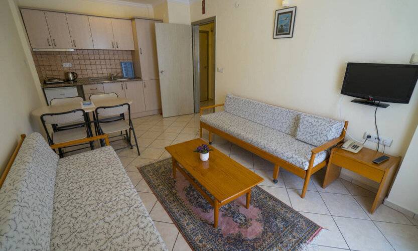Arya Hotel