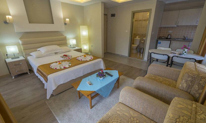 Arya Hotel