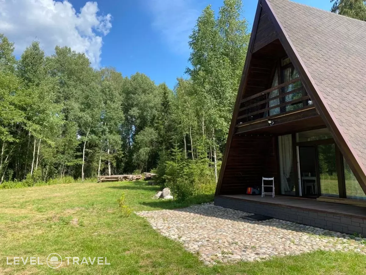 Дом на берегу реки