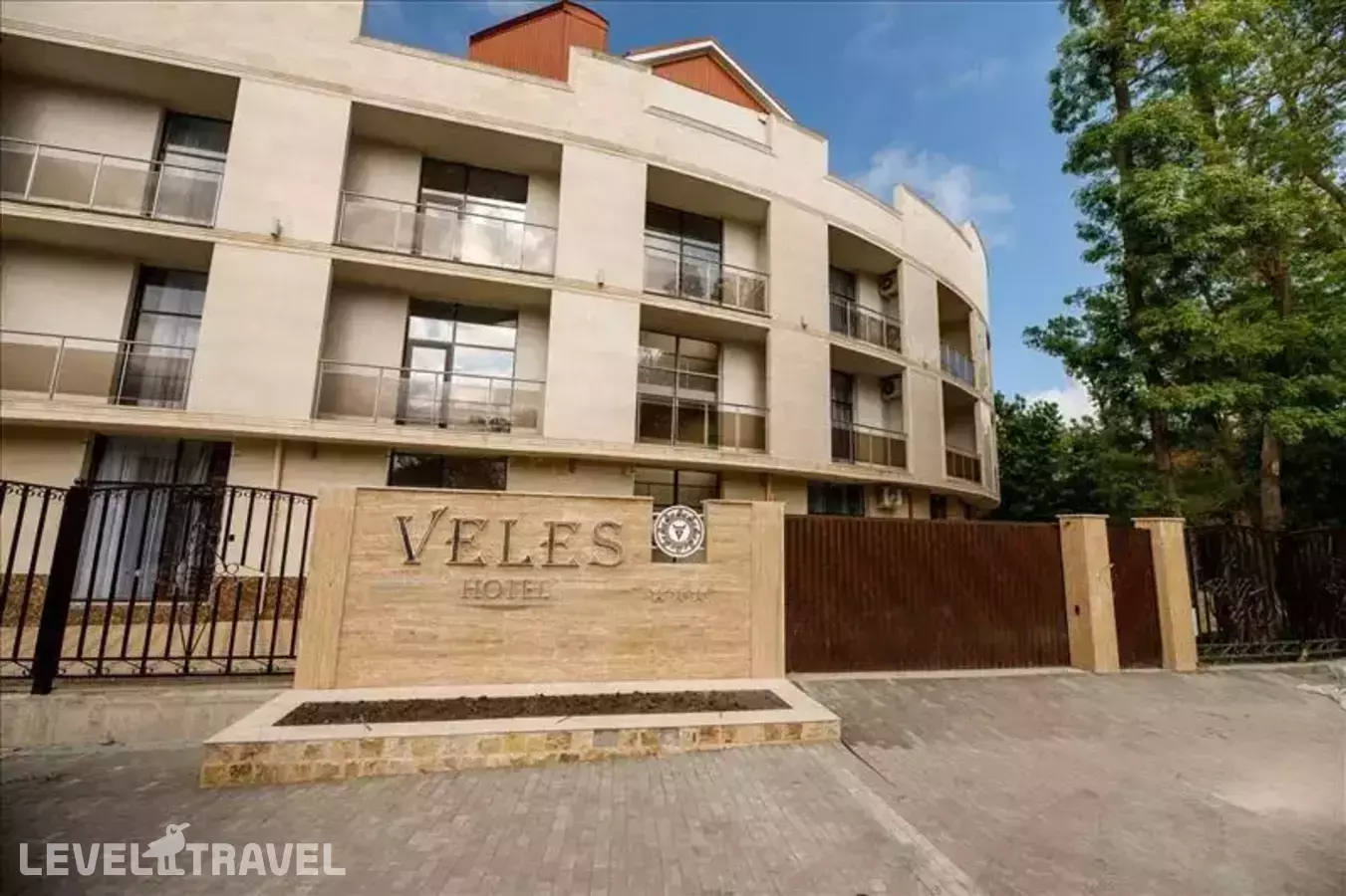 Отель Велес