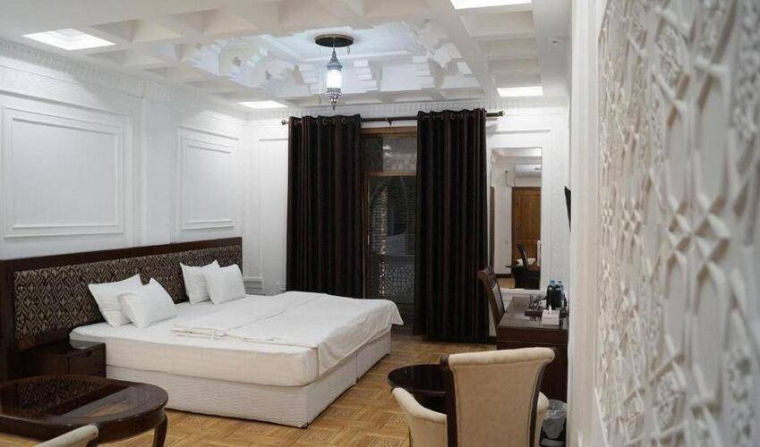 Shahriston Hotel