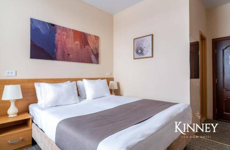 Kinney sea view hotel (Кинни)