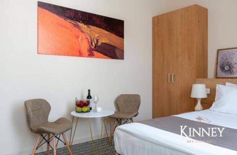 Kinney sea view hotel (Кинни)