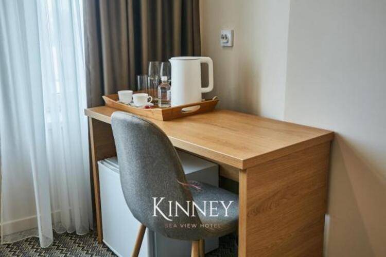 Kinney sea view hotel (Кинни)