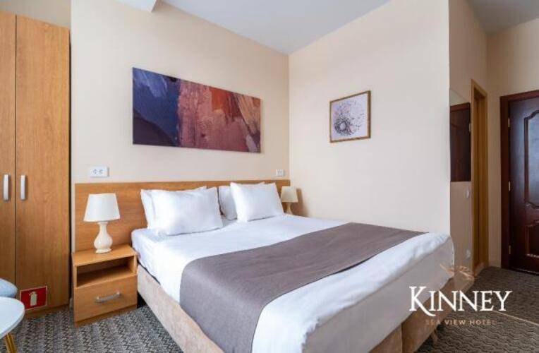 Kinney sea view hotel (Кинни)
