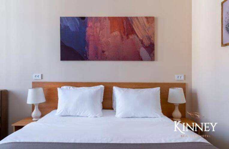 Kinney sea view hotel (Кинни)