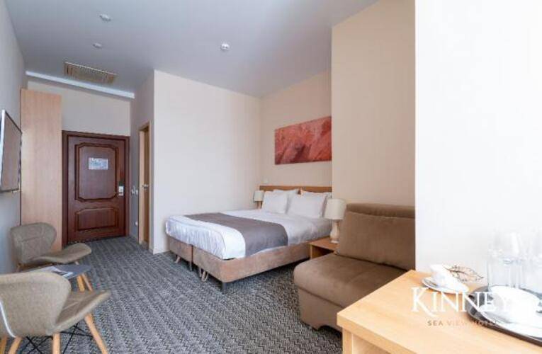 Kinney sea view hotel (Кинни)