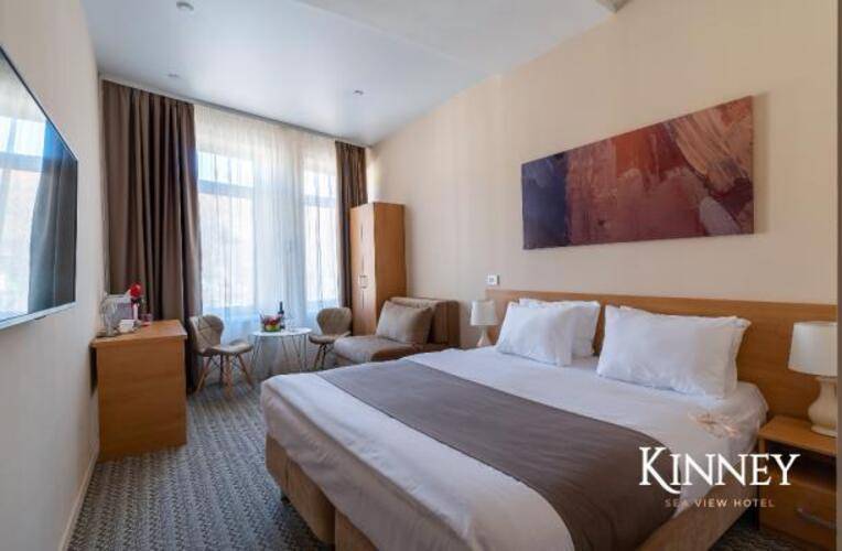 Kinney sea view hotel (Кинни)