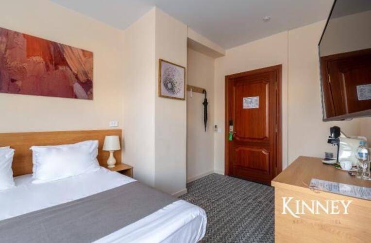 Kinney sea view hotel (Кинни)