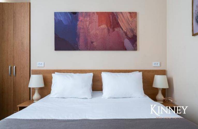 Kinney sea view hotel (Кинни)