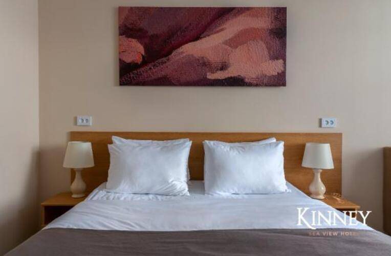 Kinney sea view hotel (Кинни)