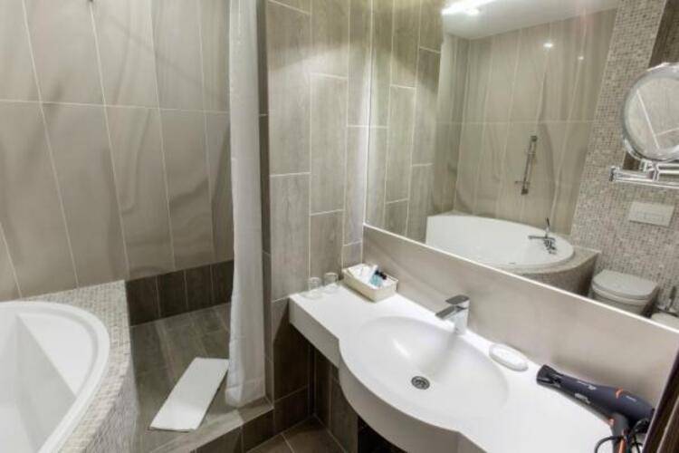 Kamarooms Business Hotel & Spa (Камарумс)