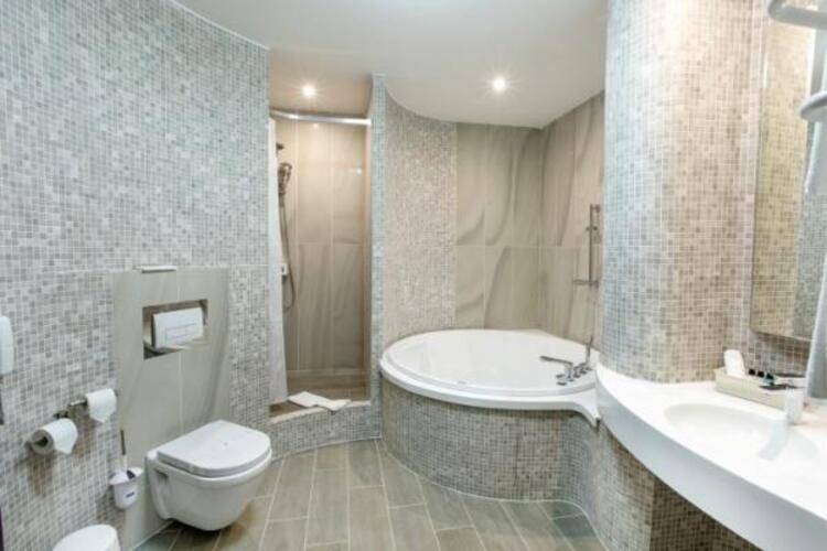 Kamarooms Business Hotel & Spa (Камарумс)
