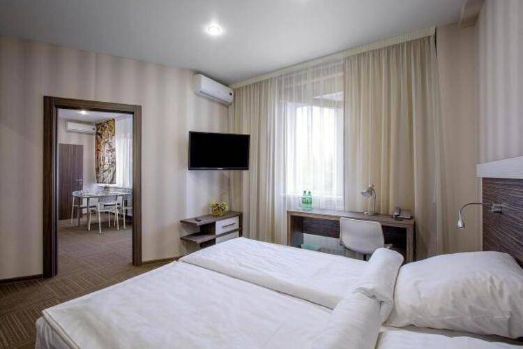 Kamarooms Business Hotel & Spa (Камарумс)