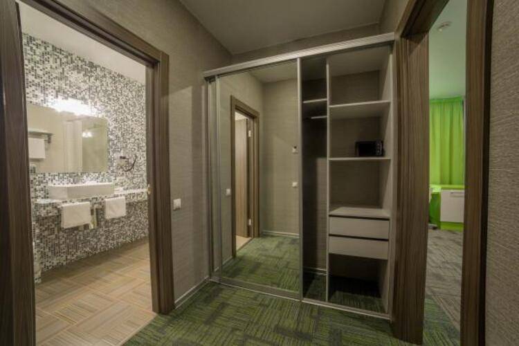 Kamarooms Business Hotel & Spa (Камарумс)