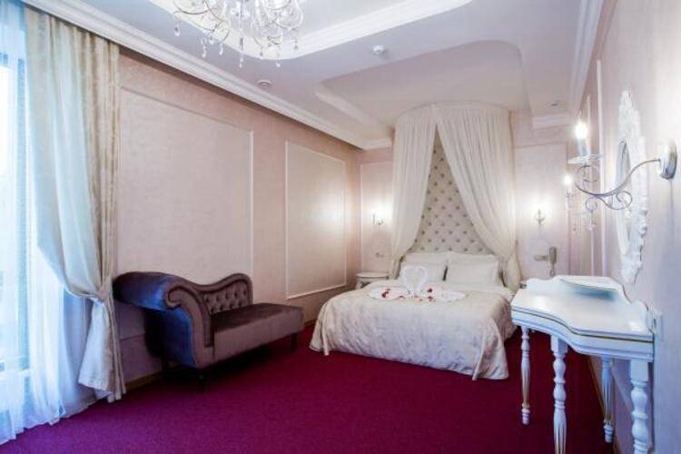 Отель Sky Lux Hotel & Spa (Скай Люкс Отель и Спа)