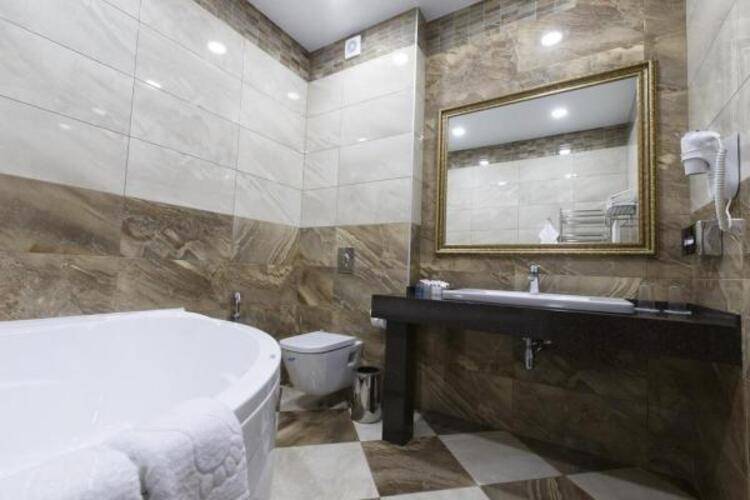 Отель Sky Lux Hotel & Spa (Скай Люкс Отель и Спа)