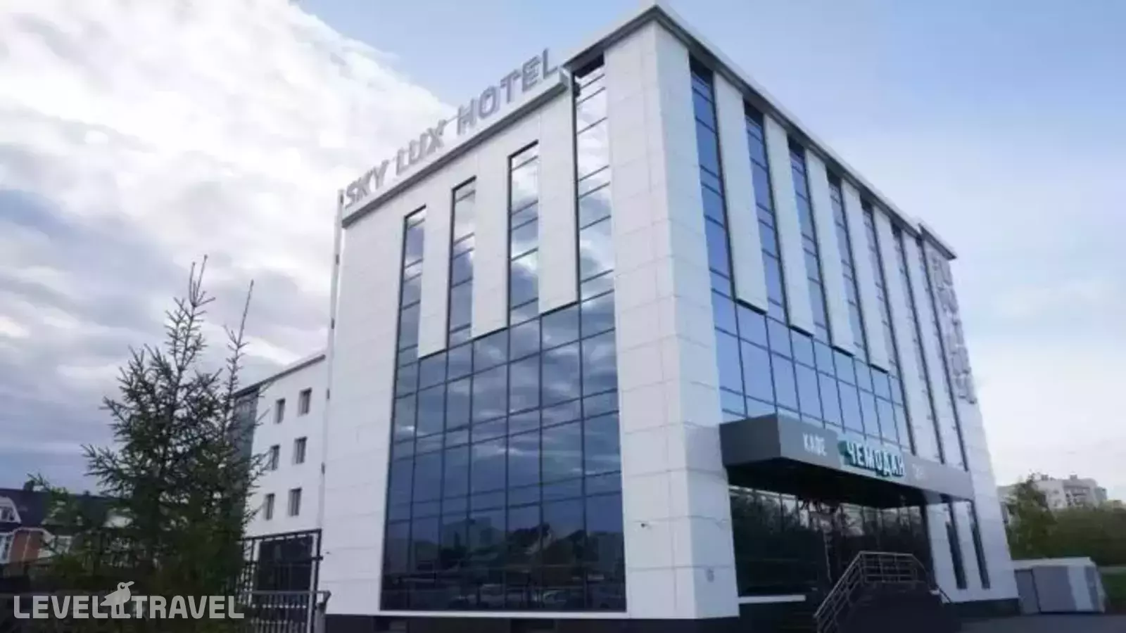 Отель Sky Lux Hotel & Spa (Скай Люкс Отель и Спа)