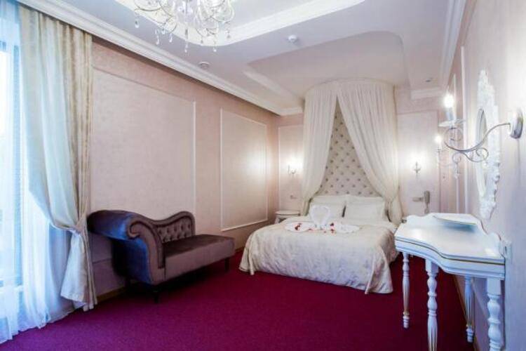 Отель Sky Lux Hotel & Spa (Скай Люкс Отель и Спа)