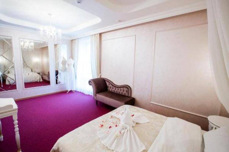 Отель Sky Lux Hotel & Spa (Скай Люкс Отель и Спа)