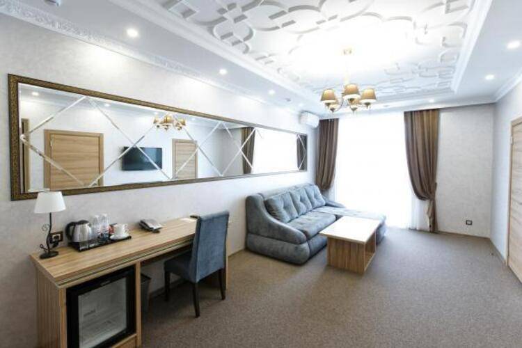 Отель Sky Lux Hotel & Spa (Скай Люкс Отель и Спа)