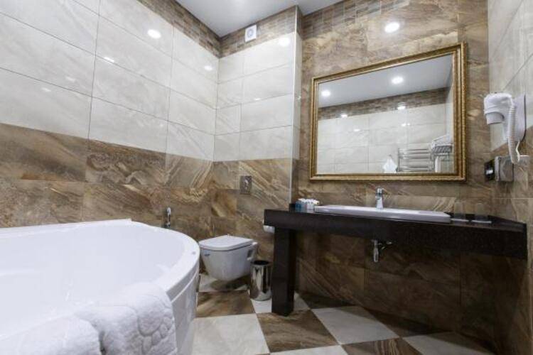 Отель Sky Lux Hotel & Spa (Скай Люкс Отель и Спа)