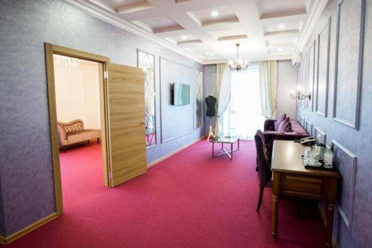 Отель Sky Lux Hotel & Spa (Скай Люкс Отель и Спа)