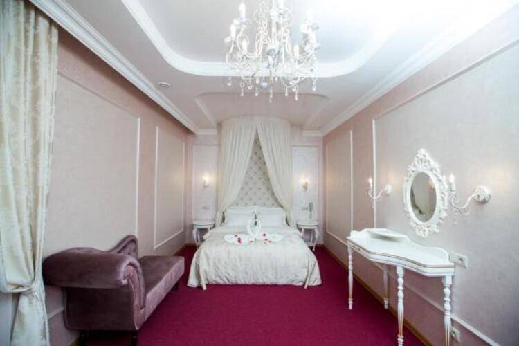 Отель Sky Lux Hotel & Spa (Скай Люкс Отель и Спа)