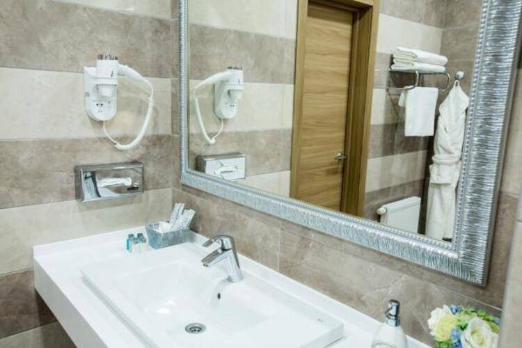 Отель Sky Lux Hotel & Spa (Скай Люкс Отель и Спа)