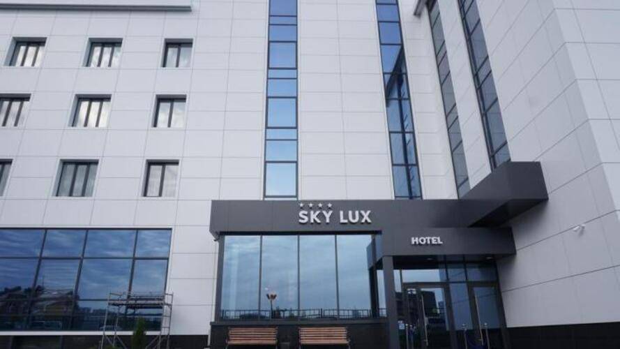 Отель Sky Lux Hotel & Spa (Скай Люкс Отель и Спа)