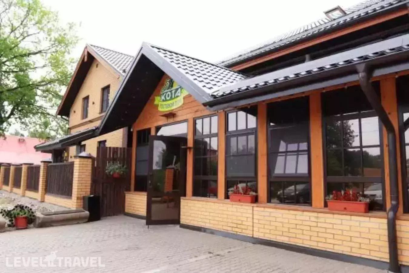 Три Кота На Улице Обороны