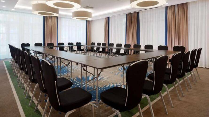 AZIMUT Сити Отель Калуга (Ex. Four Points By Sheraton Kaluga (Фор Поинтс Шератон)