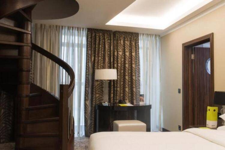 AZIMUT Сити Отель Калуга (Ex. Four Points By Sheraton Kaluga (Фор Поинтс Шератон)