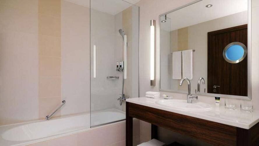 AZIMUT Сити Отель Калуга (Ex. Four Points By Sheraton Kaluga (Фор Поинтс Шератон)