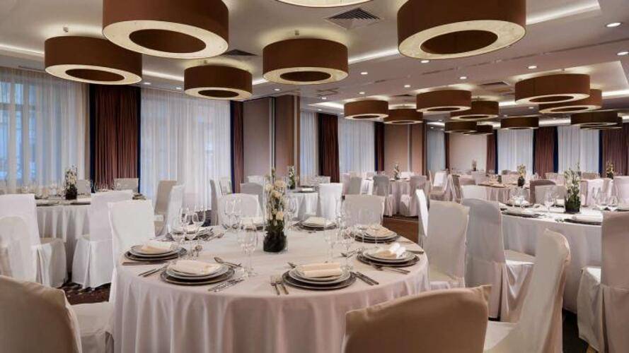AZIMUT Сити Отель Калуга (Ex. Four Points By Sheraton Kaluga (Фор Поинтс Шератон)