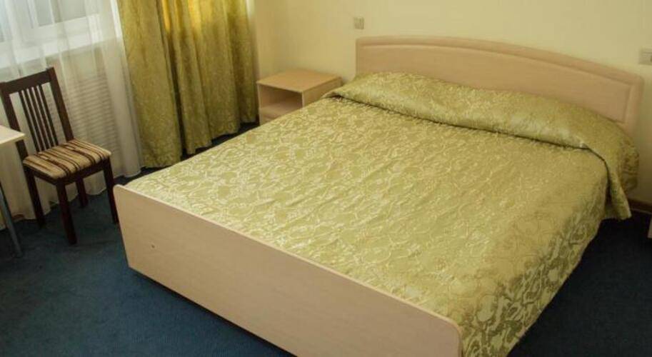 Эмпаер Холл