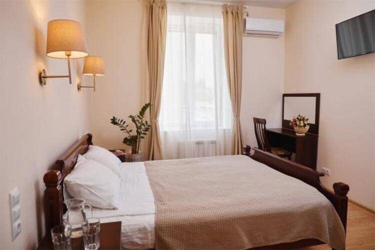 Айсберг ZBest Hotels