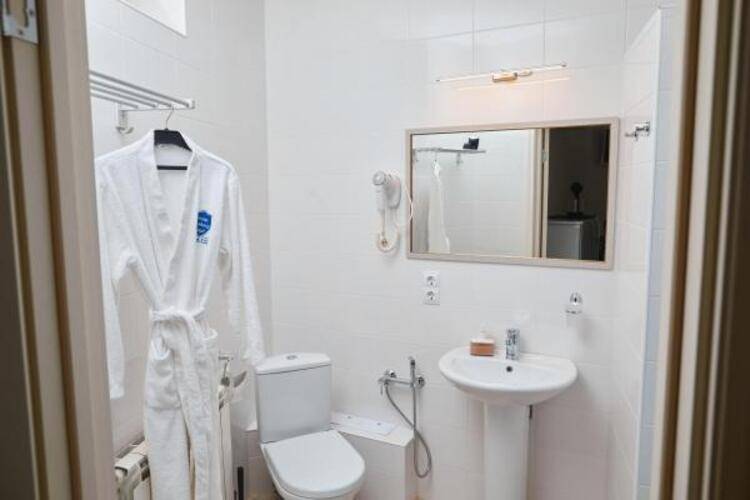 Айсберг ZBest Hotels