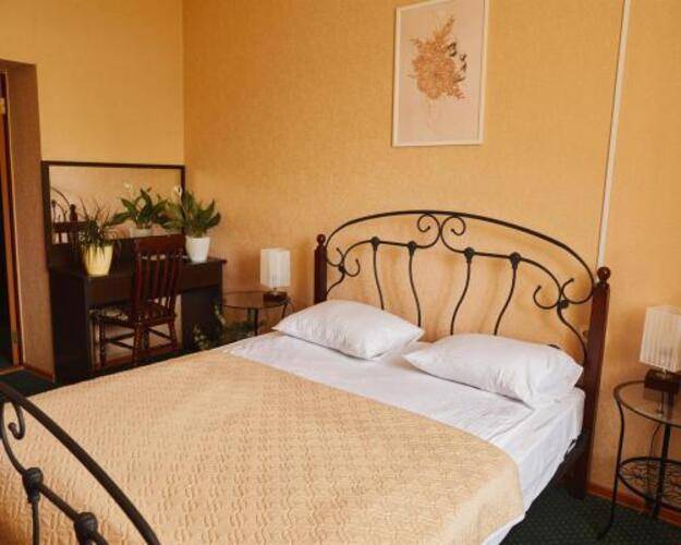 Айсберг ZBest Hotels