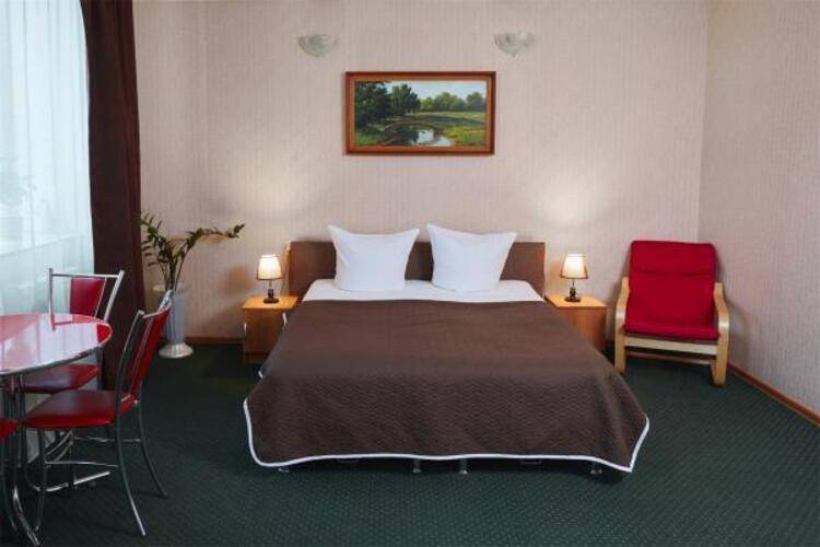 Айсберг ZBest Hotels