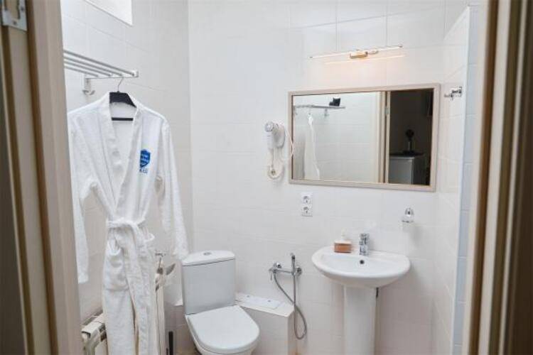 Айсберг ZBest Hotels
