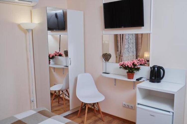 Айсберг ZBest Hotels