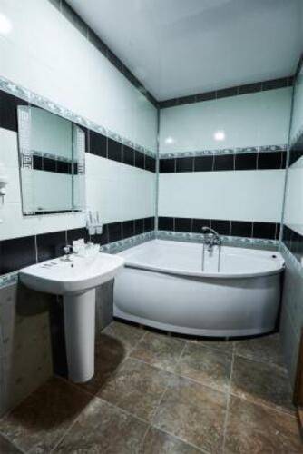 Айсберг ZBest Hotels