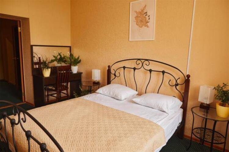 Айсберг ZBest Hotels